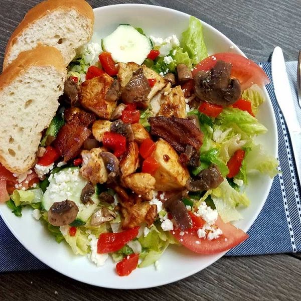Manos Signature Salad